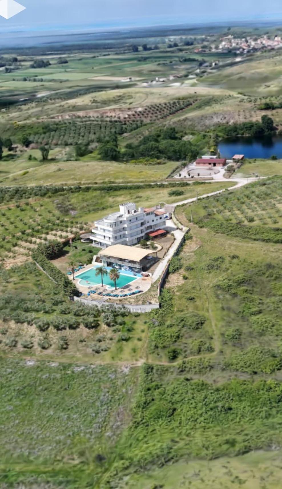 Kodra E Godenve Hotel Vile-Ballaj Екстериор снимка
